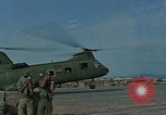 Standbild F-4 Phantom II bewaffnet und CH-46 Helikopter geladen während der Schlacht Vietnam, 1967, aus Sekunde 53 historischem Filmmaterial Videoclip 65675046345
