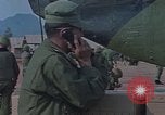 Standbild F-4 Phantom II bewaffnet und CH-46 Helikopter geladen während der Schlacht Vietnam, 1967, aus Sekunde 60 historischem Filmmaterial Videoclip 65675046345