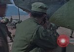 Standbild F-4 Phantom II bewaffnet und CH-46 Helikopter geladen während der Schlacht Vietnam, 1967, aus Sekunde 61 historischem Filmmaterial Videoclip 65675046345