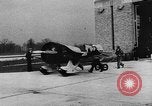 Standbild tödlichen Absturz der Gee Bee Z Super Sportster Flugzeug Detroit Michigan USA, 1931, aus Sekunde 16 historischem Filmmaterial Videoclip 65675046366