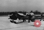 Standbild tödlichen Absturz der Gee Bee Z Super Sportster Flugzeug Detroit Michigan USA, 1931, aus Sekunde 19 historischem Filmmaterial Videoclip 65675046366