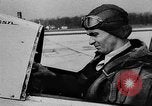 Standbild tödlichen Absturz der Gee Bee Z Super Sportster Flugzeug Detroit Michigan USA, 1931, aus Sekunde 59 historischem Filmmaterial Videoclip 65675046366