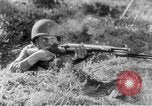 Immagine di Armi a mano United States USA, 1943, secondo 12 filmato di repertorio 65675046390