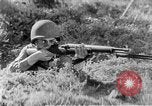 Immagine di Armi a mano United States USA, 1943, secondo 13 filmato di repertorio 65675046390