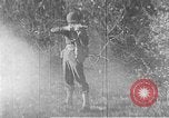 Immagine di Armi a mano United States USA, 1943, secondo 32 filmato di repertorio 65675046390