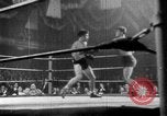 Immagine di Armi a mano United States USA, 1943, secondo 54 filmato di repertorio 65675046390