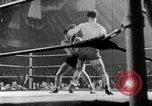 Immagine di Armi a mano United States USA, 1943, secondo 56 filmato di repertorio 65675046390