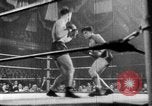 Immagine di Armi a mano United States USA, 1943, secondo 57 filmato di repertorio 65675046390