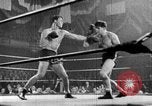 Immagine di Armi a mano United States USA, 1943, secondo 58 filmato di repertorio 65675046390