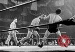 Immagine di Armi a mano United States USA, 1943, secondo 59 filmato di repertorio 65675046390