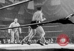 Immagine di Armi a mano United States USA, 1943, secondo 60 filmato di repertorio 65675046390
