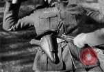 Immagine di Armi a mano United States USA, 1943, secondo 17 filmato di repertorio 65675046391