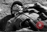 Immagine di Armi a mano United States USA, 1943, secondo 45 filmato di repertorio 65675046392