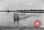 Standbild Test von Higgins Boot mit Traktor Louisiana United States USA, 1941, aus Sekunde 4 historischem Filmmaterial Videoclip 65675046394