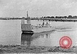 Standbild Test von Higgins Boot mit Traktor Louisiana United States USA, 1941, aus Sekunde 7 historischem Filmmaterial Videoclip 65675046394