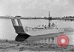 Standbild Test von Higgins Boot mit Traktor Louisiana United States USA, 1941, aus Sekunde 11 historischem Filmmaterial Videoclip 65675046394