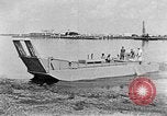 Standbild Test von Higgins Boot mit Traktor Louisiana United States USA, 1941, aus Sekunde 13 historischem Filmmaterial Videoclip 65675046394
