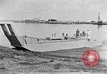 Standbild Test von Higgins Boot mit Traktor Louisiana United States USA, 1941, aus Sekunde 14 historischem Filmmaterial Videoclip 65675046394