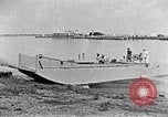 Standbild Test von Higgins Boot mit Traktor Louisiana United States USA, 1941, aus Sekunde 15 historischem Filmmaterial Videoclip 65675046394