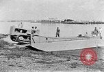 Standbild Test von Higgins Boot mit Traktor Louisiana United States USA, 1941, aus Sekunde 20 historischem Filmmaterial Videoclip 65675046394