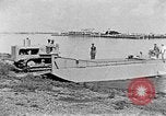 Standbild Test von Higgins Boot mit Traktor Louisiana United States USA, 1941, aus Sekunde 21 historischem Filmmaterial Videoclip 65675046394