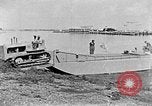 Standbild Test von Higgins Boot mit Traktor Louisiana United States USA, 1941, aus Sekunde 22 historischem Filmmaterial Videoclip 65675046394