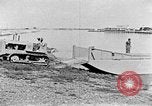 Standbild Test von Higgins Boot mit Traktor Louisiana United States USA, 1941, aus Sekunde 24 historischem Filmmaterial Videoclip 65675046394