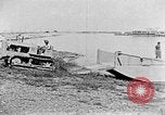 Standbild Test von Higgins Boot mit Traktor Louisiana United States USA, 1941, aus Sekunde 25 historischem Filmmaterial Videoclip 65675046394