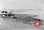 Standbild Test von Higgins Boot mit Traktor Louisiana United States USA, 1941, aus Sekunde 28 historischem Filmmaterial Videoclip 65675046394