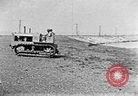 Standbild Test von Higgins Boot mit Traktor Louisiana United States USA, 1941, aus Sekunde 31 historischem Filmmaterial Videoclip 65675046394