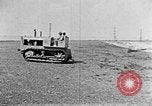 Standbild Test von Higgins Boot mit Traktor Louisiana United States USA, 1941, aus Sekunde 32 historischem Filmmaterial Videoclip 65675046394