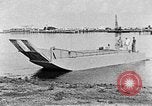 Standbild Test von Higgins Boot mit Traktor Louisiana United States USA, 1941, aus Sekunde 36 historischem Filmmaterial Videoclip 65675046394