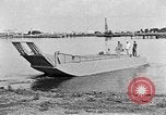 Standbild Test von Higgins Boot mit Traktor Louisiana United States USA, 1941, aus Sekunde 37 historischem Filmmaterial Videoclip 65675046394