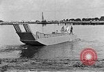 Standbild Test von Higgins Boot mit Traktor Louisiana United States USA, 1941, aus Sekunde 39 historischem Filmmaterial Videoclip 65675046394