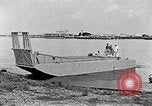 Standbild Test von Higgins Boot mit Traktor Louisiana United States USA, 1941, aus Sekunde 60 historischem Filmmaterial Videoclip 65675046394