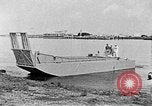 Standbild Test von Higgins Boot mit Traktor Louisiana United States USA, 1941, aus Sekunde 61 historischem Filmmaterial Videoclip 65675046394