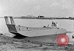 Standbild Test von Higgins Boot mit Traktor Louisiana United States USA, 1941, aus Sekunde 62 historischem Filmmaterial Videoclip 65675046394