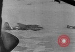 Standbild Heinkel He 111 bomber Europa, 1940, aus Sekunde 1 historischem Filmmaterial Videoclip 65675046412