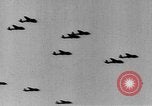 Standbild Innenraum des Heinkel He 111 Cockpits Europa, 1940, aus Sekunde 34 historischem Filmmaterial Videoclip 65675046413