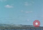Standbild Bombardierung Iwo Jima, 1945, aus Sekunde 14 historischem Filmmaterial Videoclip 65675046457