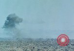 Standbild Bombardierung Iwo Jima, 1945, aus Sekunde 40 historischem Filmmaterial Videoclip 65675046457