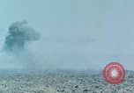 Standbild Bombardierung Iwo Jima, 1945, aus Sekunde 45 historischem Filmmaterial Videoclip 65675046457