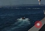 Standbild Bombardierung auf der Insel Iwo Jima, 1945, aus Sekunde 8 historischem Filmmaterial Videoclip 65675046459