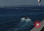 Standbild Bombardierung auf der Insel Iwo Jima, 1945, aus Sekunde 10 historischem Filmmaterial Videoclip 65675046459