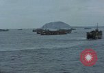 Standbild Bombardierung auf der Insel Iwo Jima, 1945, aus Sekunde 12 historischem Filmmaterial Videoclip 65675046459