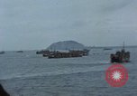 Standbild Bombardierung auf der Insel Iwo Jima, 1945, aus Sekunde 17 historischem Filmmaterial Videoclip 65675046459