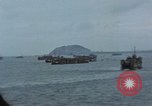 Standbild Bombardierung auf der Insel Iwo Jima, 1945, aus Sekunde 18 historischem Filmmaterial Videoclip 65675046459