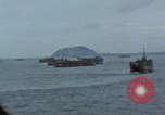 Standbild Bombardierung auf der Insel Iwo Jima, 1945, aus Sekunde 19 historischem Filmmaterial Videoclip 65675046459