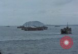 Standbild Bombardierung auf der Insel Iwo Jima, 1945, aus Sekunde 21 historischem Filmmaterial Videoclip 65675046459