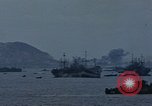 Standbild Bombardierung auf der Insel Iwo Jima, 1945, aus Sekunde 23 historischem Filmmaterial Videoclip 65675046459